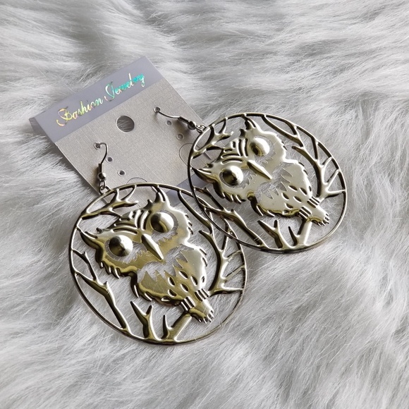 Jewelry - 🆕️🦉 Silver OWL Disc Medallion Dangle Earrings